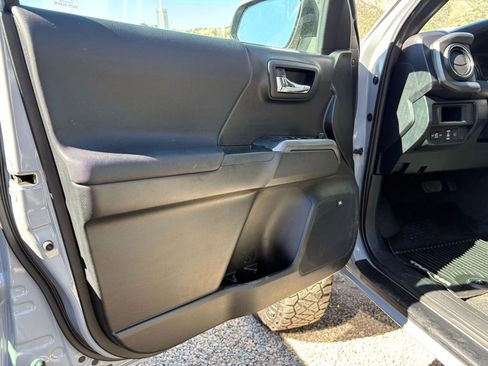 Used 2019 Toyota Tacoma TRD Off-Road image 14