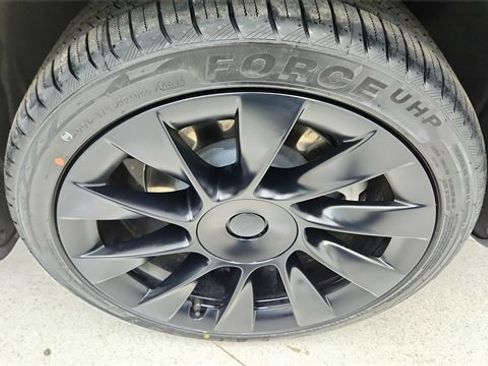 Used 2024 Tesla Model Y 2WD image 58