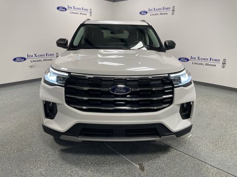 Used 2025 Ford Explorer Active w/ Active Comfort Package image 2