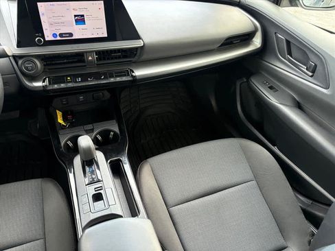 Used 2024 Toyota Prius LE FWD image 5