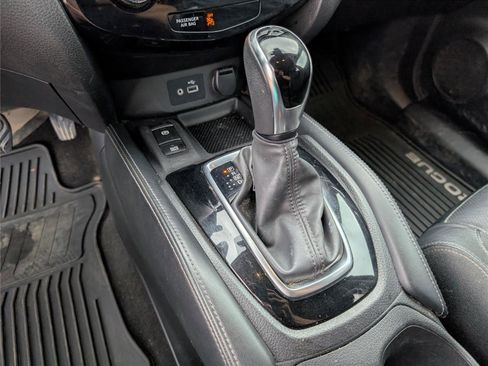 Used 2018 Nissan Rogue SL w/ Premium Package FWD image 16