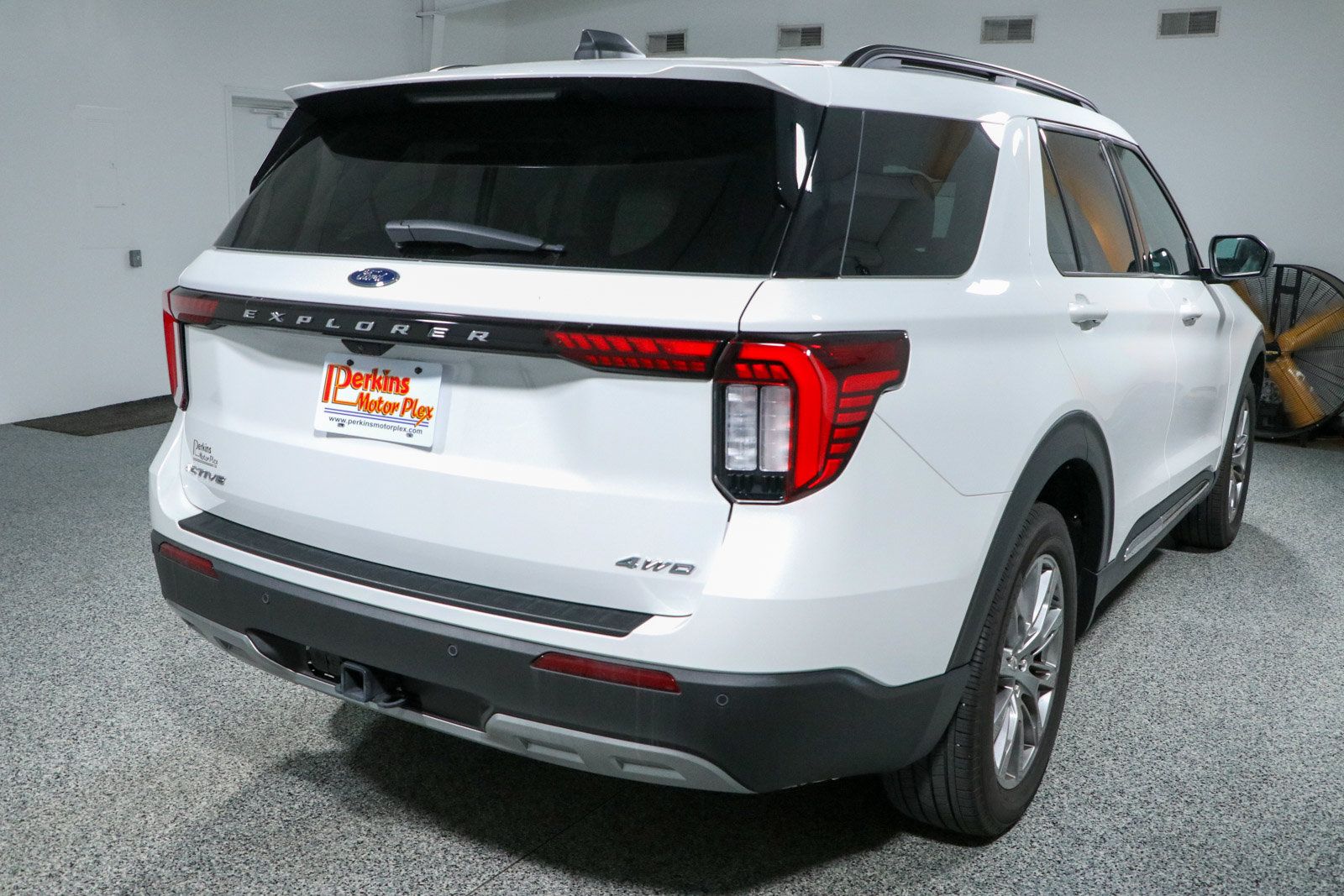 Used 2025 Ford Explorer Active w/ Active Comfort Package AWD/4WD image 7