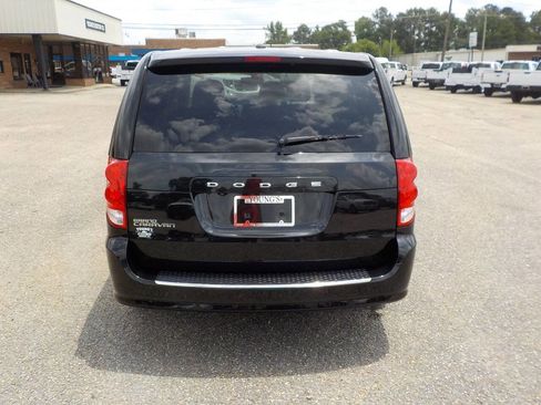 Used 2018 Dodge Grand Caravan SE w/ UConnect Hands-Free Group FWD image 4