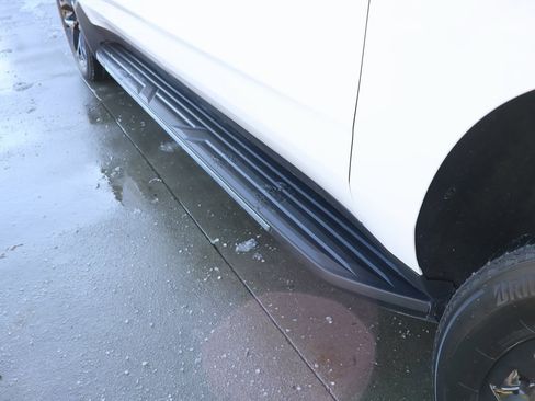 Used 2024 Chevrolet Suburban High Country w/ Advanced Technology Package image 10