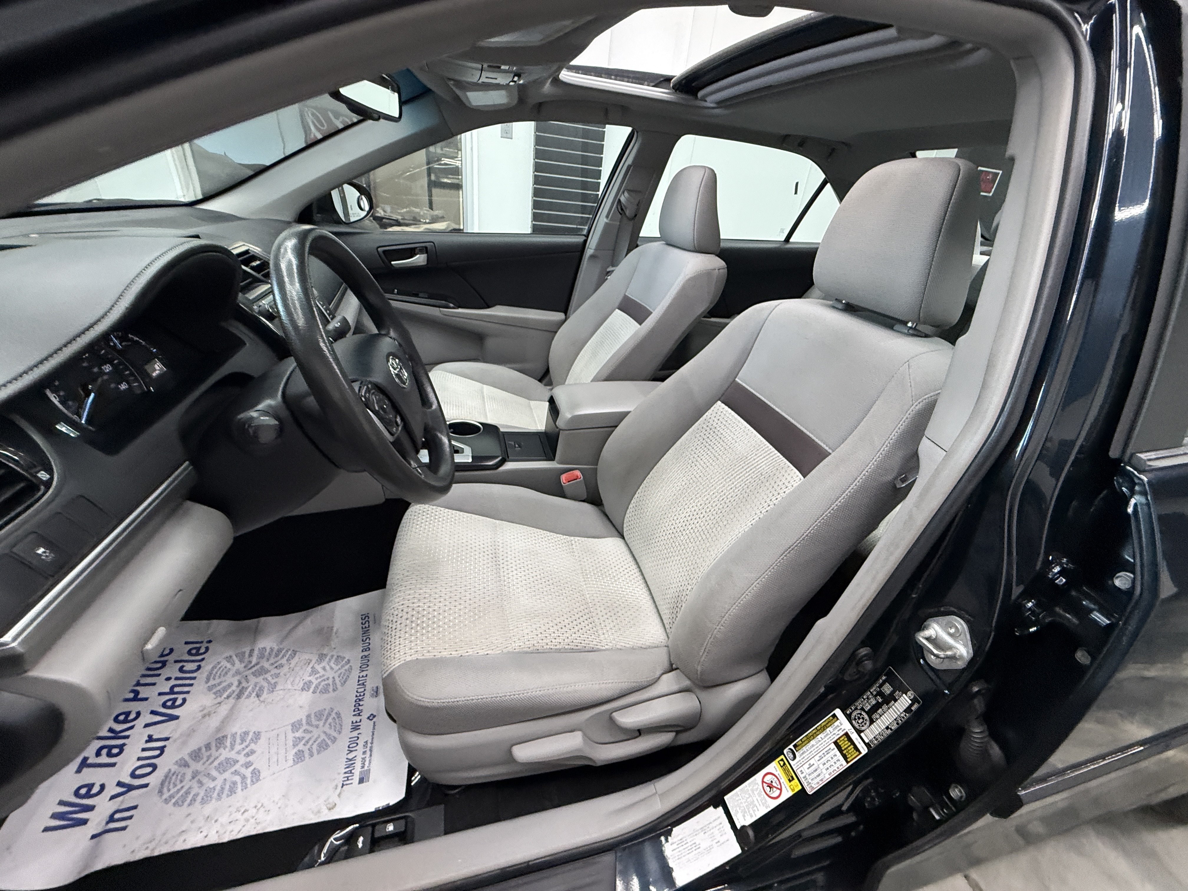 Used 2013 Toyota Camry LE FWD image 10