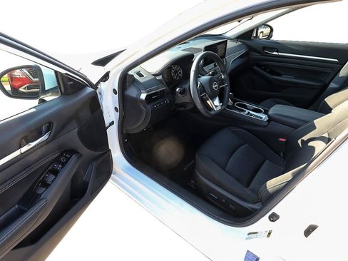 Used 2023 Nissan Altima 2.5 SV w/ SV Premium Package FWD image 11