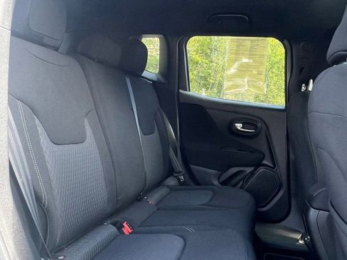 Used 2021 Jeep Renegade Latitude image 12