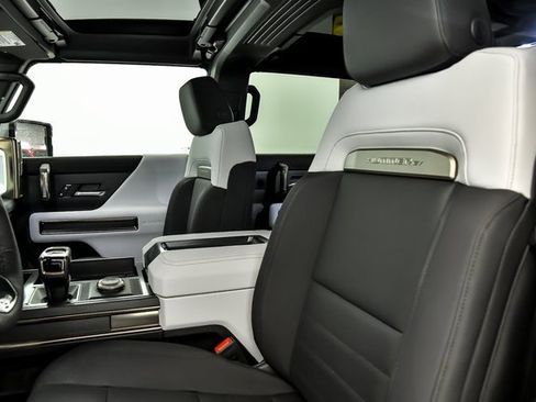 New 2025 GMC Hummer EV 2X w/ LPO, Sport Package image 6