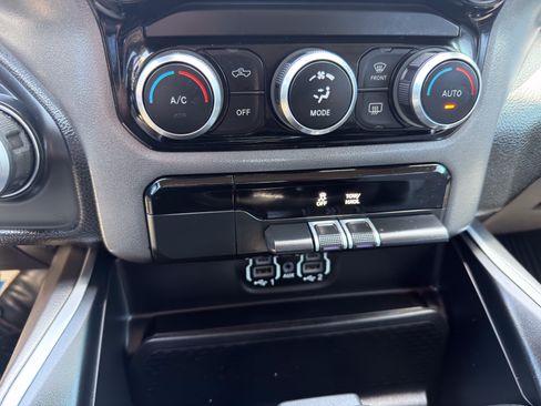 Used 2020 RAM 1500 Big Horn RWD image 31