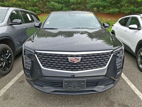 Used 2024 Cadillac XT4 Luxury w/ Cold Weather Package AWD/4WD image 2