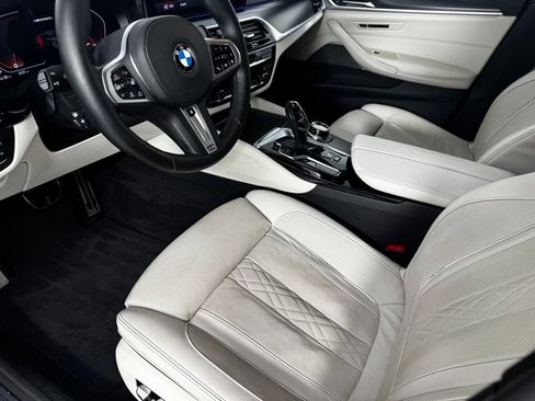 Used 2021 BMW M550i xDrive w/ Executive Package AWD/4WD image 12