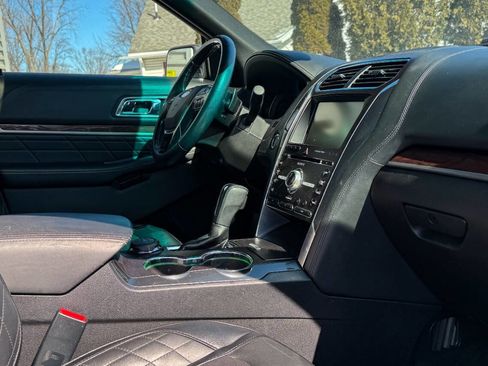 Used 2016 Ford Explorer Platinum image 12