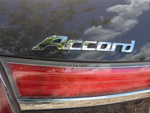 Used 2011 Honda Accord EX-L image 6