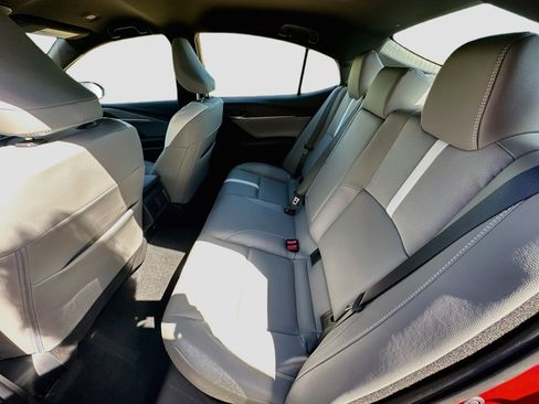 Used 2026 Toyota Camry SE FWD image 28