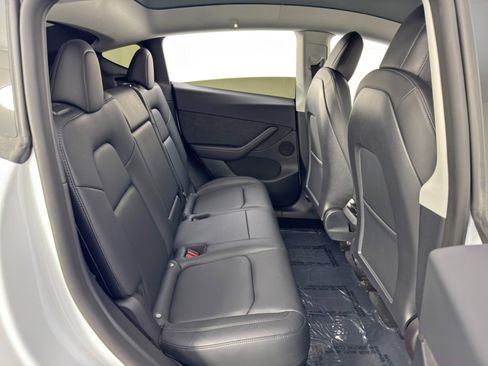 Used 2022 Tesla Model Y Long Range image 40
