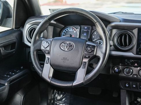 Used 2019 Toyota Tacoma TRD Sport w/ Technology Package image 15