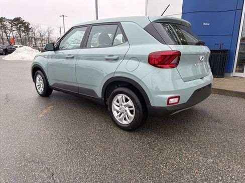 Certified 2025 Hyundai Venue SE image 7
