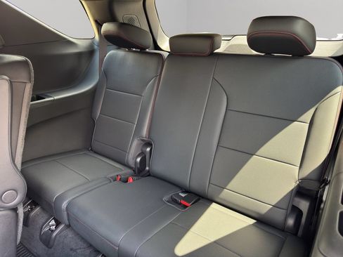 Used 2024 Chevrolet Traverse RS w/ LPO, Floor Liner Package AWD/4WD image 37