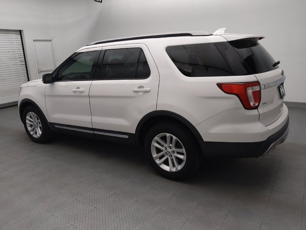 Used 2016 Ford Explorer XLT w/ Equipment Group 201A FWD image 3