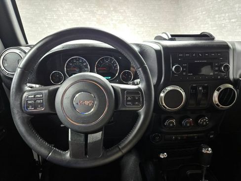 Used 2017 Jeep Wrangler Sahara w/ Connectivity Group AWD/4WD image 16