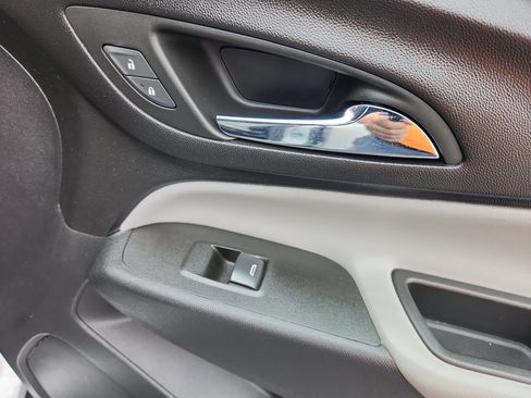 Used 2022 Chevrolet Equinox LS w/ LS Convenience Package image 46