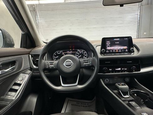 Used 2021 Nissan Rogue SV FWD image 16