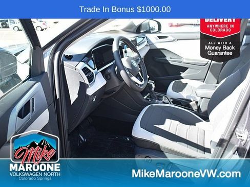 Certified 2025 Volkswagen Taos SE image 7