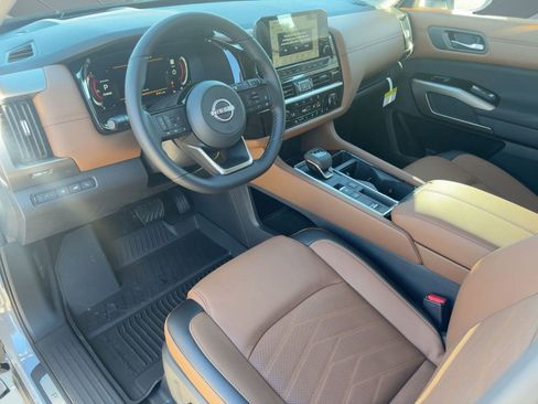 New 2025 Nissan Pathfinder Platinum w/ Black Appearance Package image 4