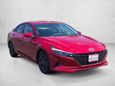 Used 2022 Hyundai Elantra SEL w/ Convenience Package FWD image 3