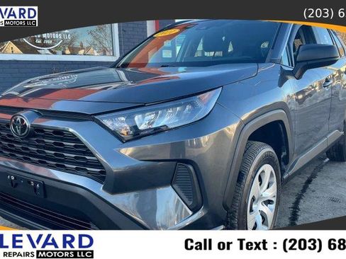 Used 2021 Toyota RAV4 LE image 1