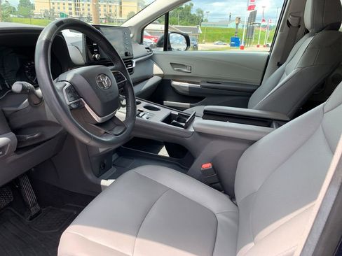 Used 2024 Toyota Sienna XLE w/ XLE Plus Package AWD/4WD image 11