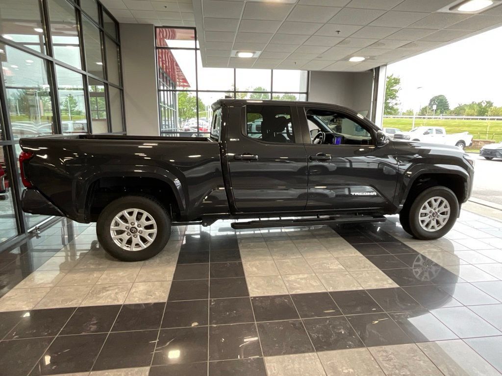 Certified 2025 Toyota Tacoma SR5 AWD/4WD image 6