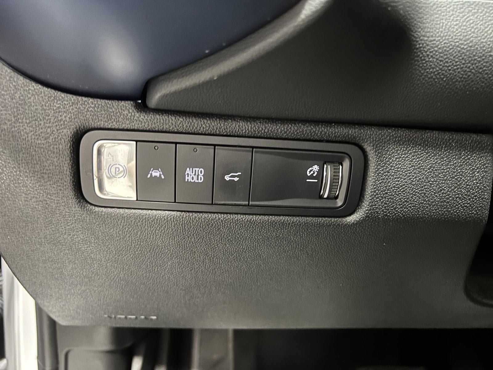 Used 2024 Chevrolet Equinox EV LT w/ LPO, Blackout Package FWD image 17