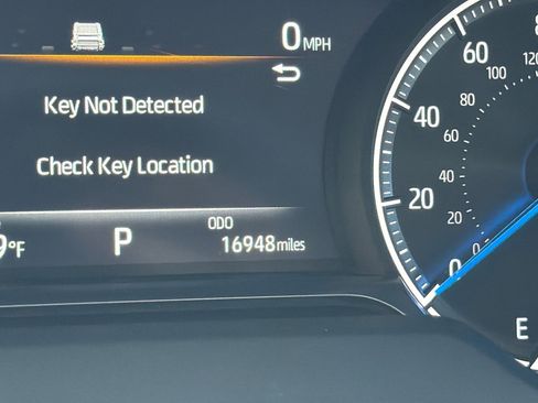 Used 2023 Toyota Venza LE AWD/4WD image 34