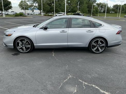 Used 2025 Honda Accord Sport image 9