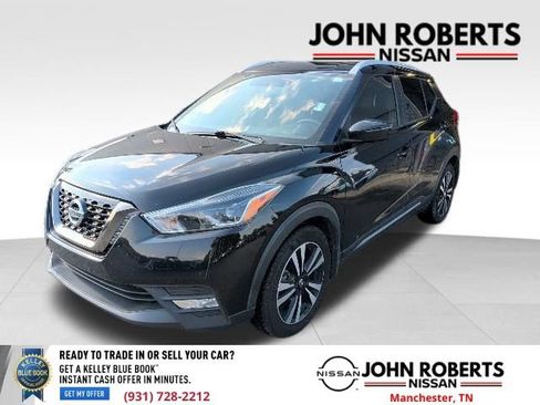 Used 2019 Nissan Kicks SR w/ SR Premium Package FWD image 3