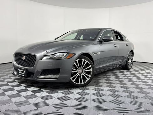 Used 2018 Jaguar XF Prestige RWD image 1