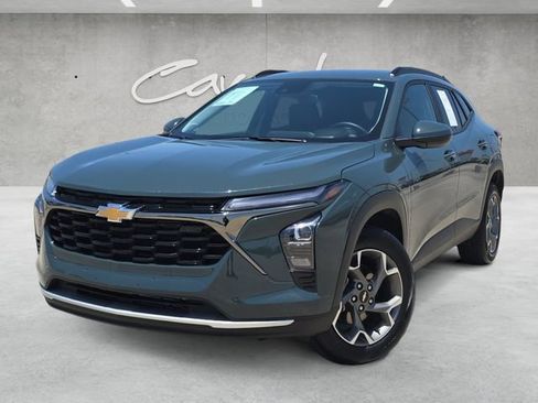 Used 2025 Chevrolet Trax LT w/ LT Convenience Package FWD image 1