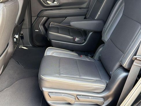 Used 2023 GMC Yukon SLT w/ SLT Luxury Package AWD/4WD image 14