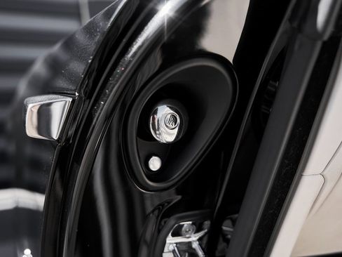 Used 2016 Rolls-Royce Dawn image 37