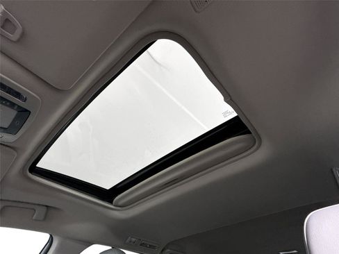 Certified 2021 Toyota Sienna XLE image 23