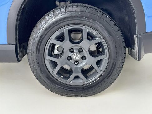 Used 2025 Honda Pilot TrailSport image 32