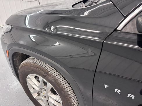 Used 2023 Chevrolet Traverse LS FWD image 17