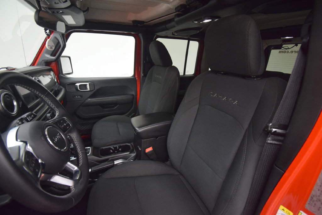 Used 2018 Jeep Wrangler Unlimited Sahara AWD/4WD image 13