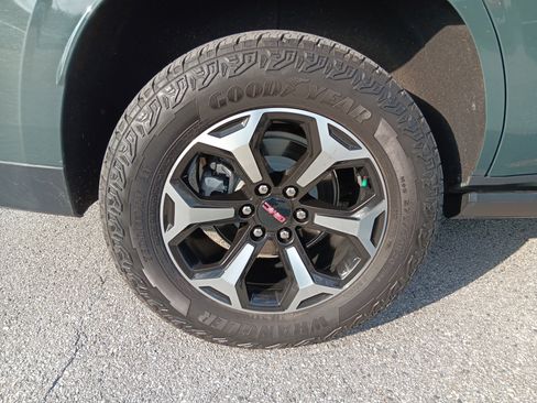 Used 2025 GMC Yukon AT4 w/ AT4 Premium Package image 8