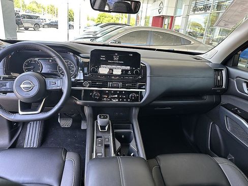 Certified 2024 Nissan Pathfinder SL w/ SL Premium Package FWD image 14