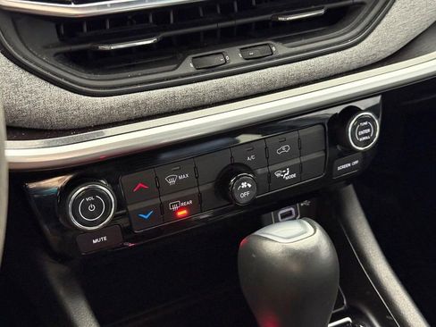 Used 2023 Jeep Compass Latitude image 21