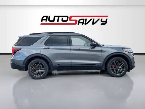 Used 2025 Ford Explorer ST-Line w/ ST-Line Street Pack AWD/4WD image 8