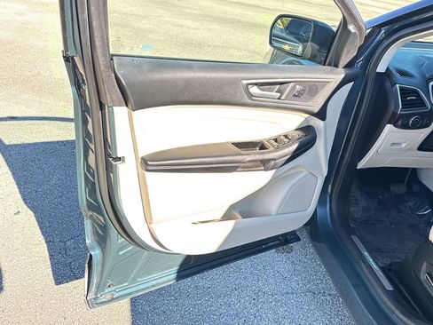 Used 2016 Ford Edge Titanium w/ Technology Package image 14