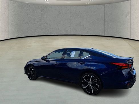 Used 2023 Nissan Altima 2.5 SR w/ SR Premium Package image 7